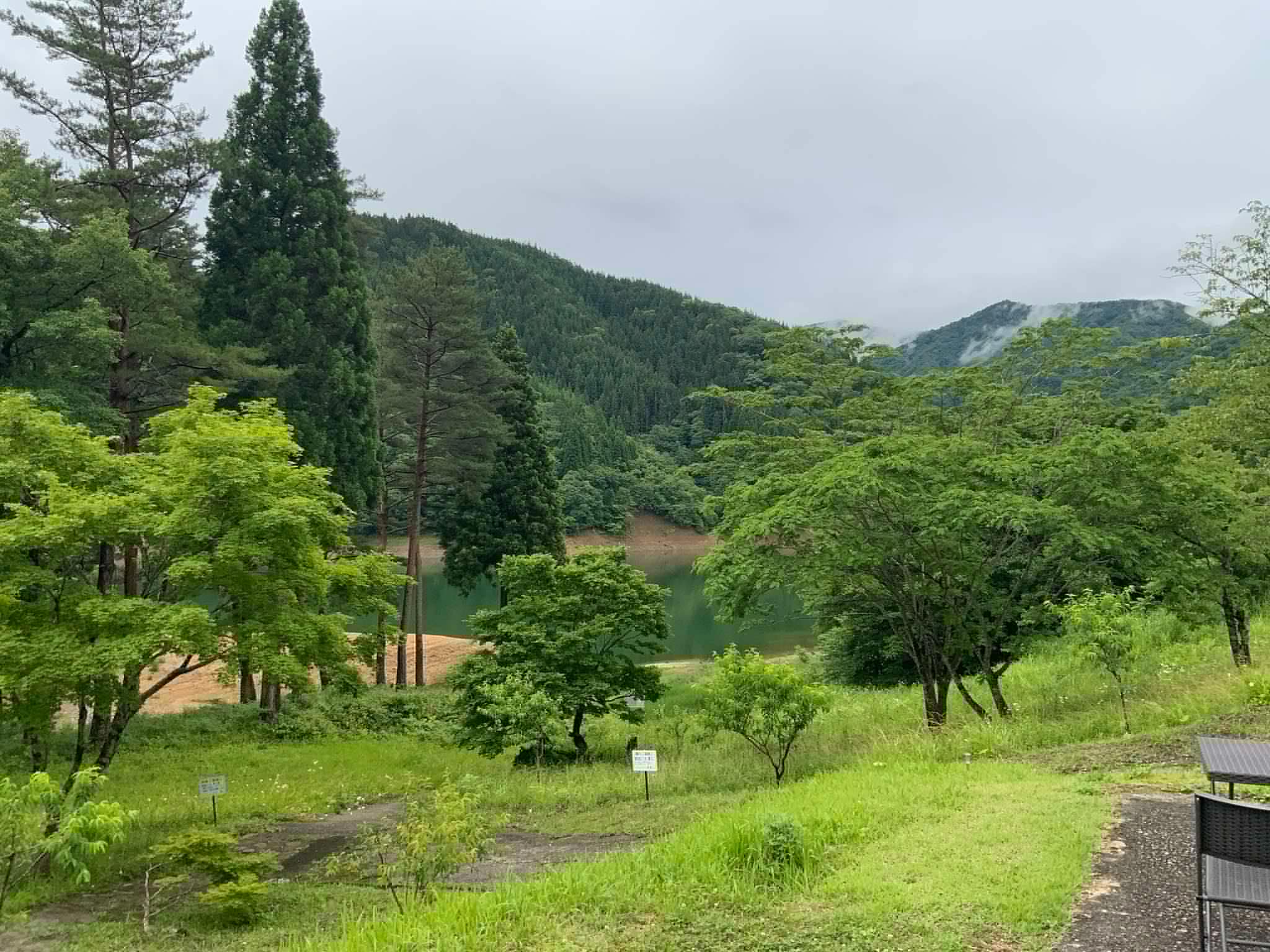 森と湖に囲まれた九頭竜のキャンプ場